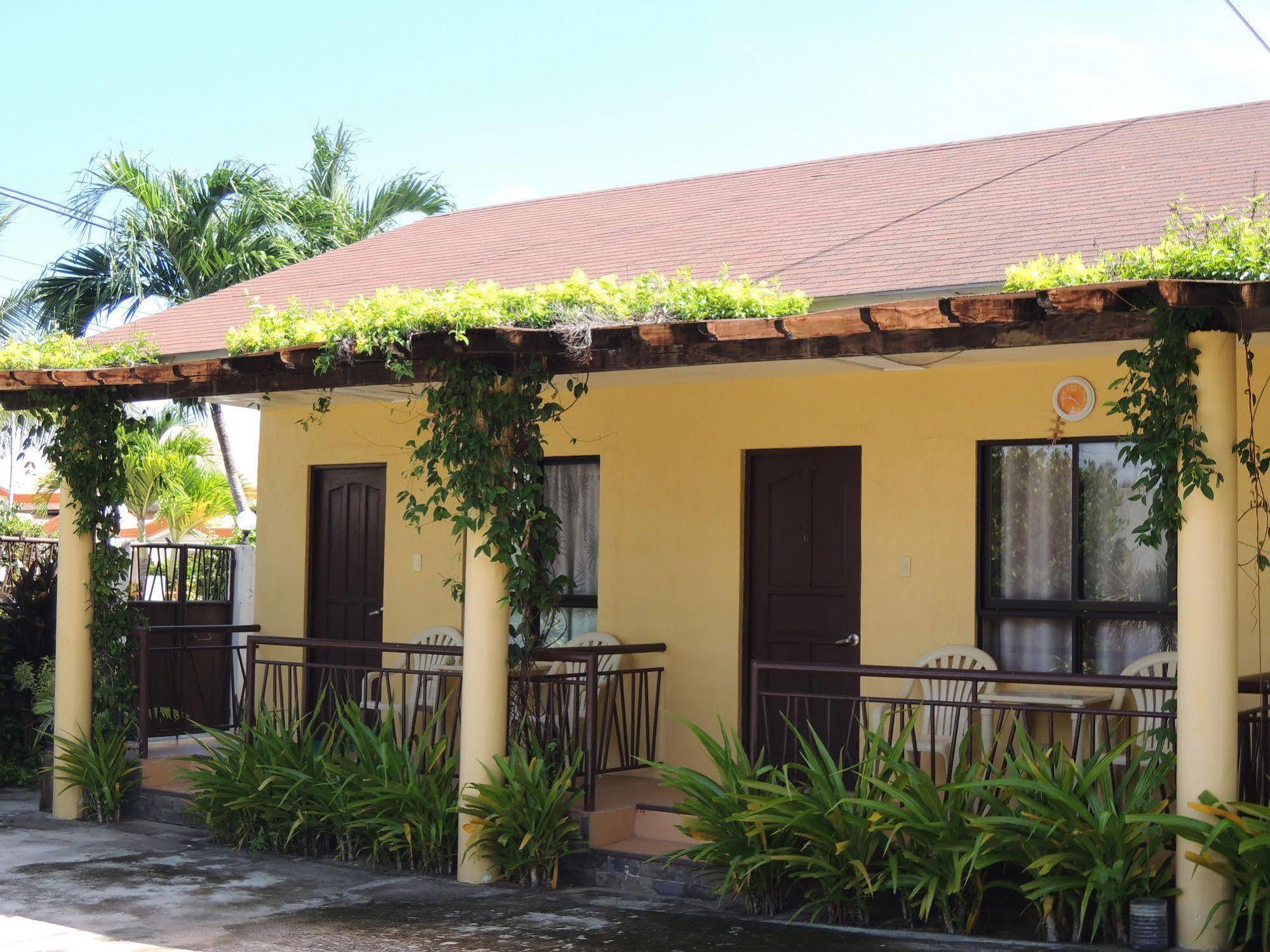 Palms Seaside Inn And Resort Medellin Екстериор снимка