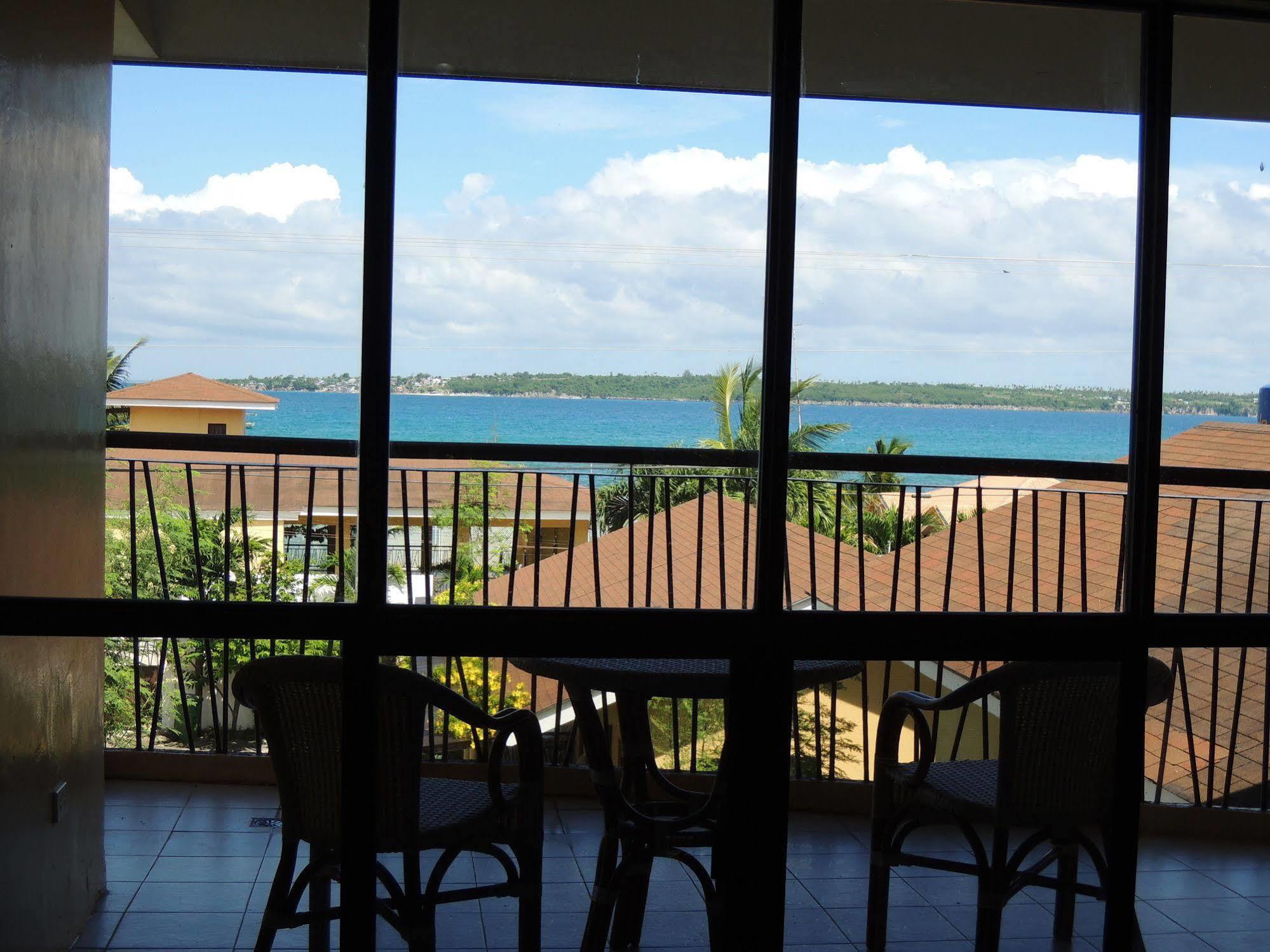 Palms Seaside Inn And Resort Medellin Екстериор снимка