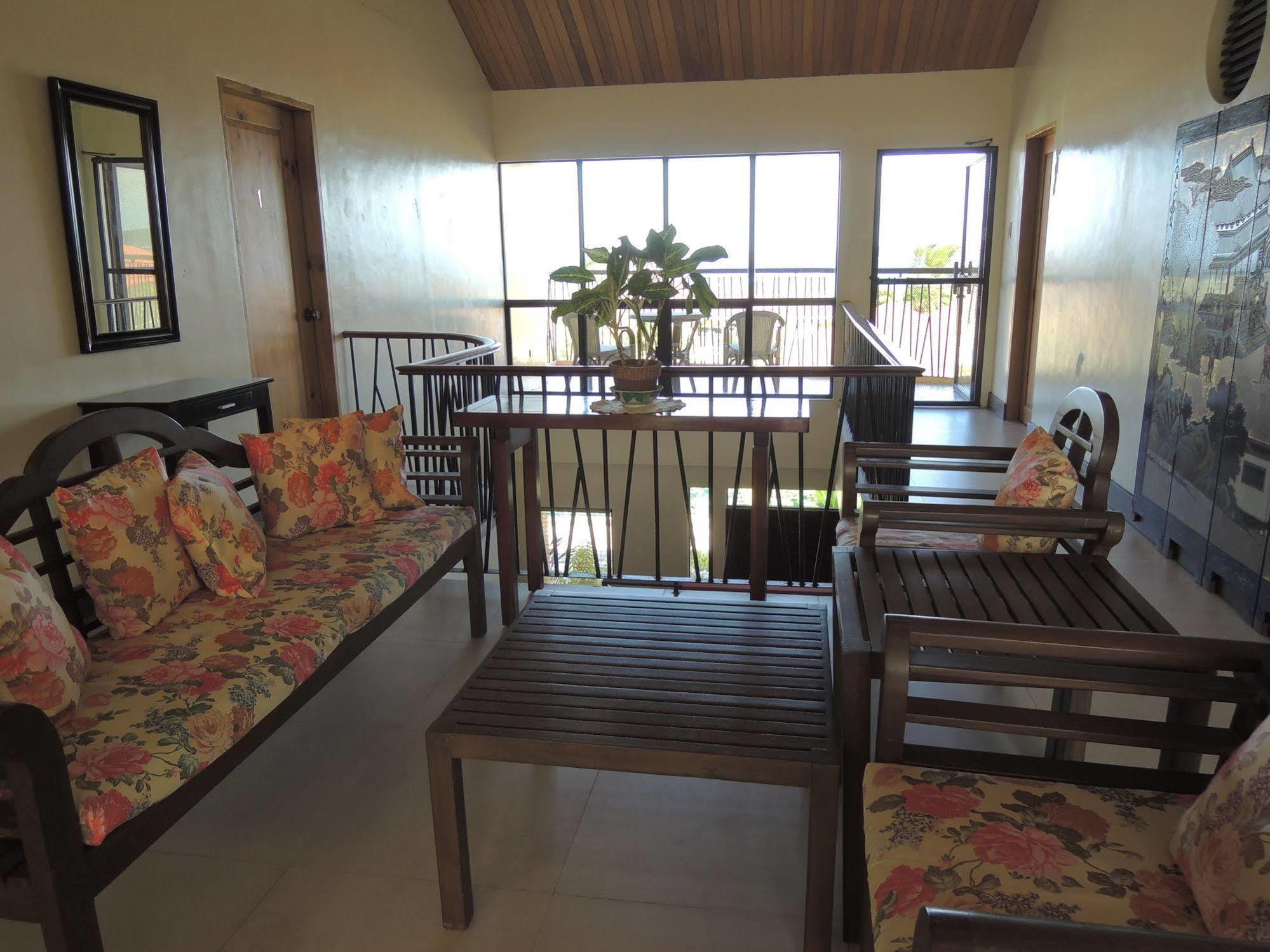 Palms Seaside Inn And Resort Medellin Екстериор снимка