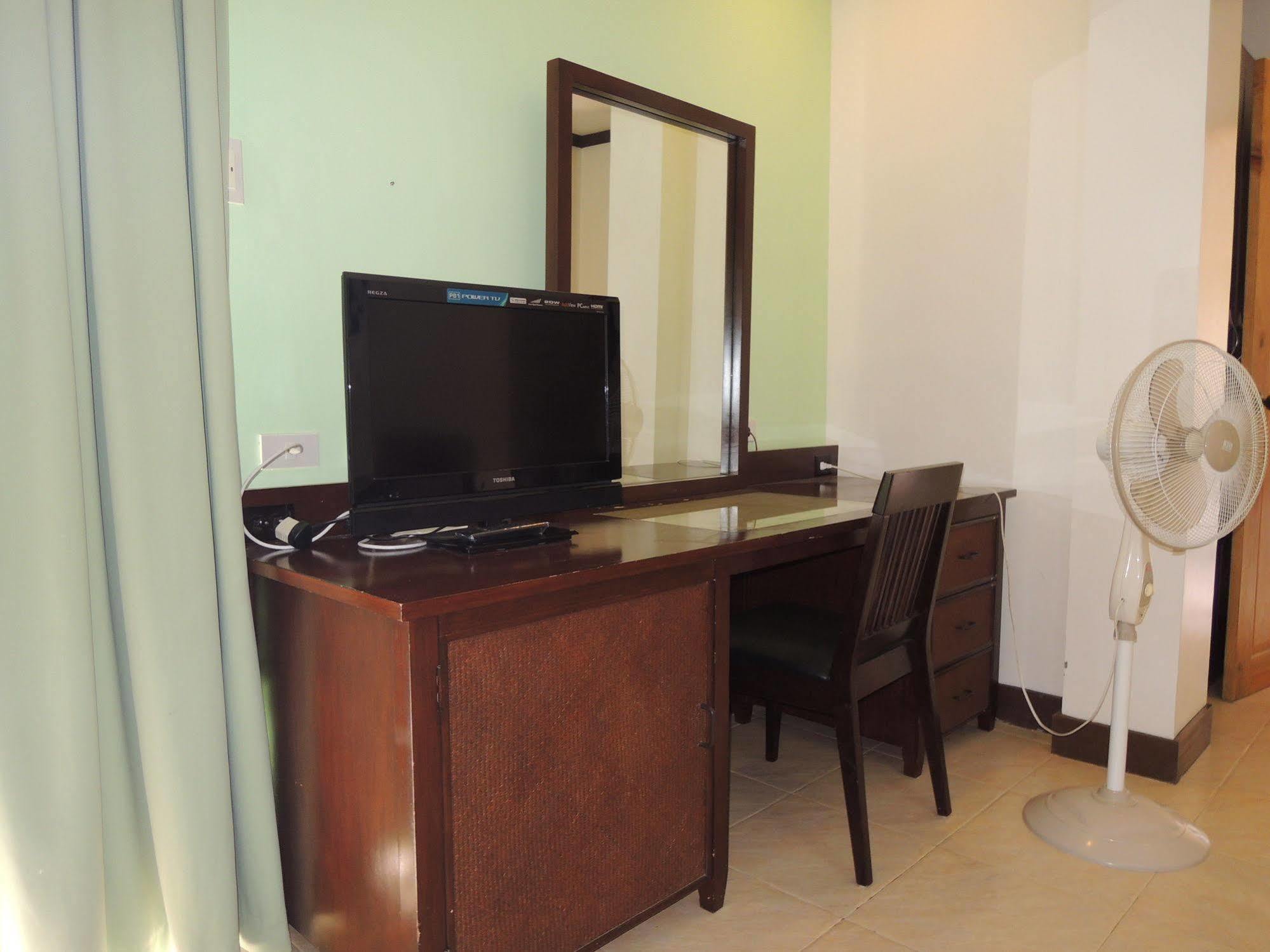 Palms Seaside Inn And Resort Medellin Екстериор снимка