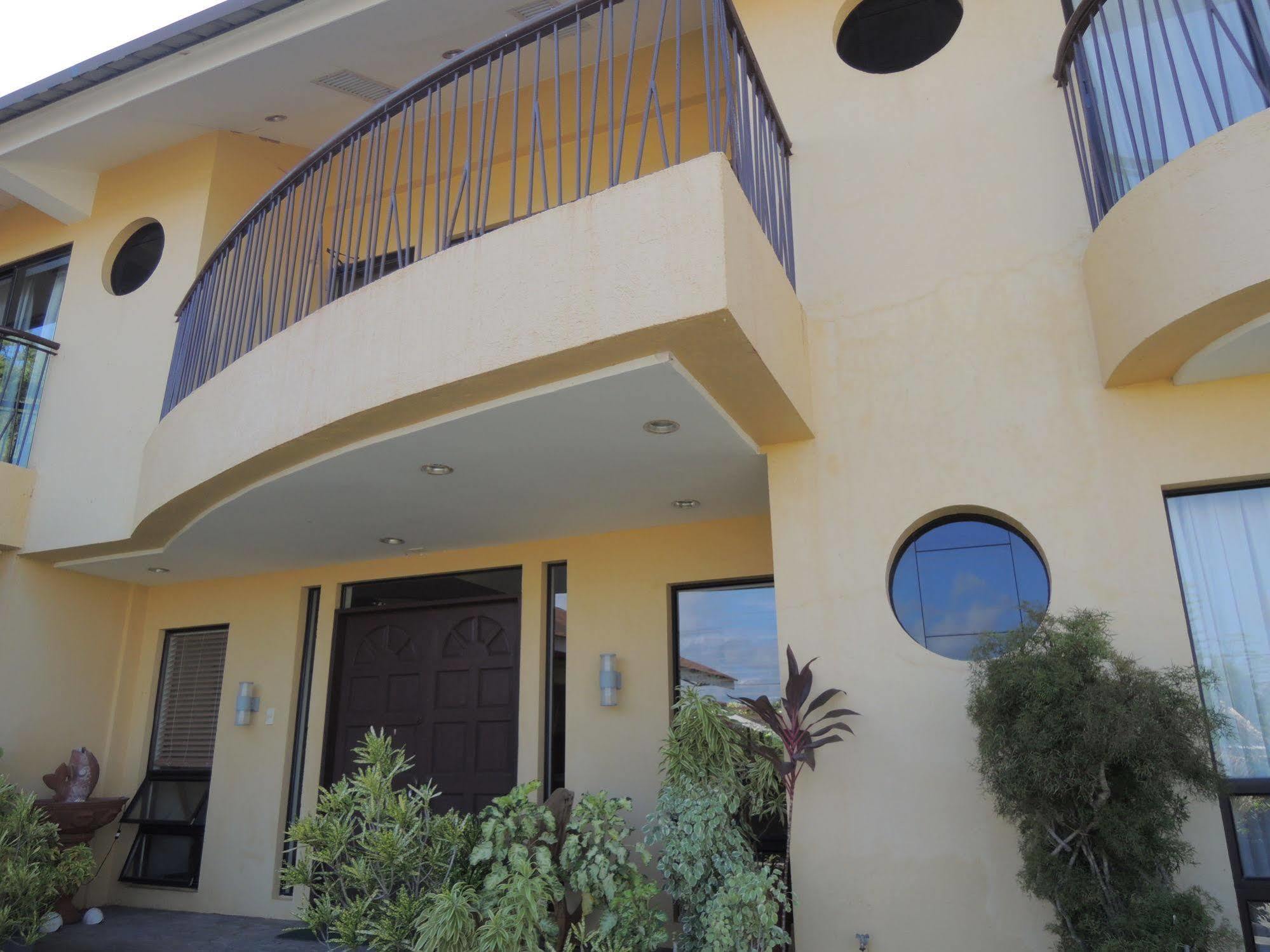 Palms Seaside Inn And Resort Medellin Екстериор снимка