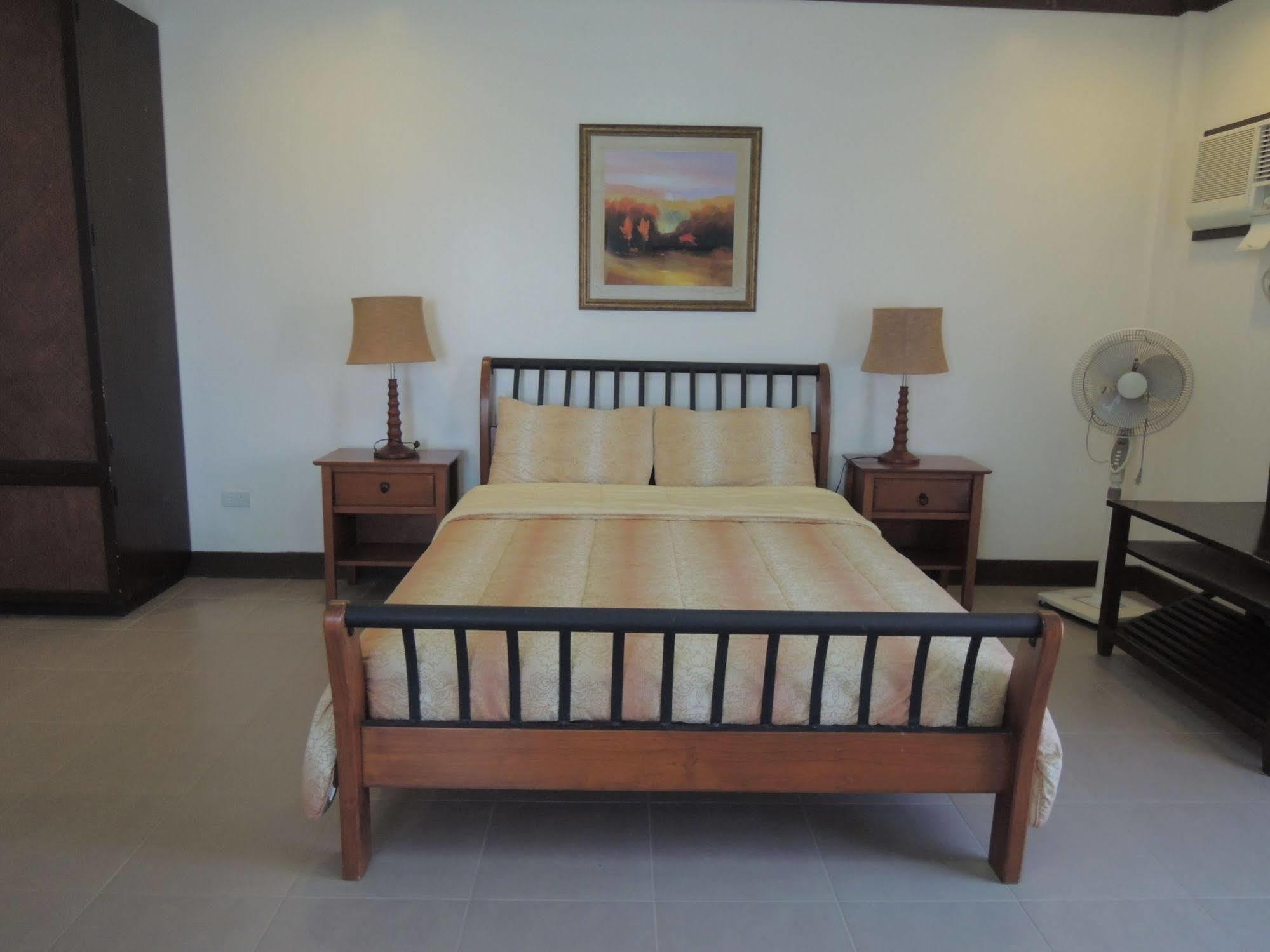 Palms Seaside Inn And Resort Medellin Екстериор снимка