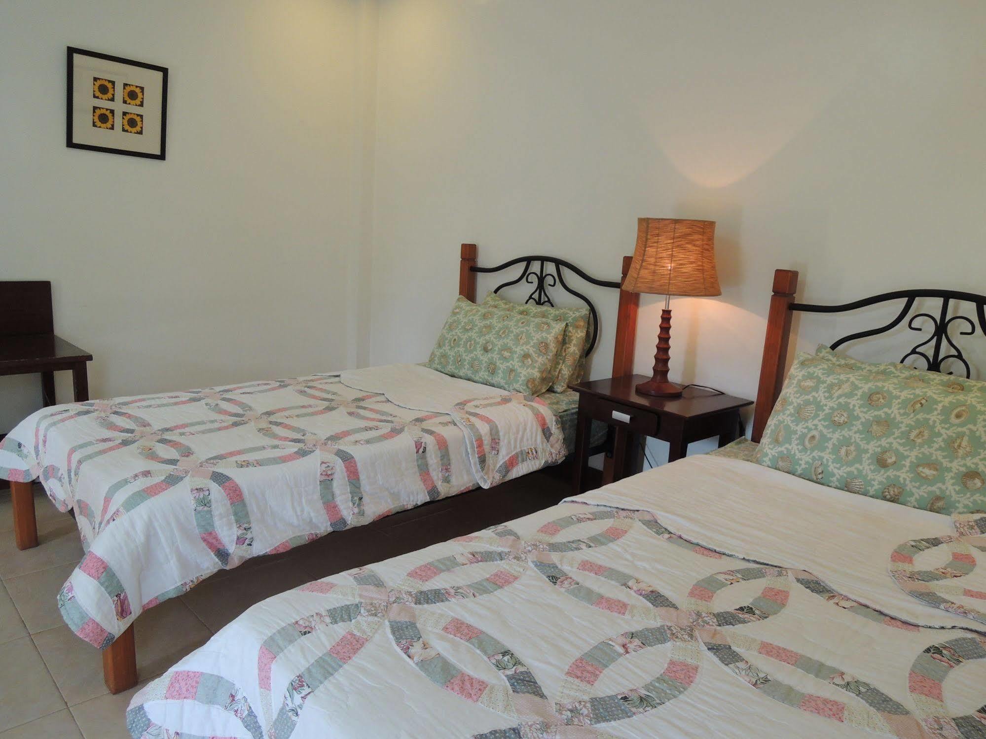 Palms Seaside Inn And Resort Medellin Екстериор снимка