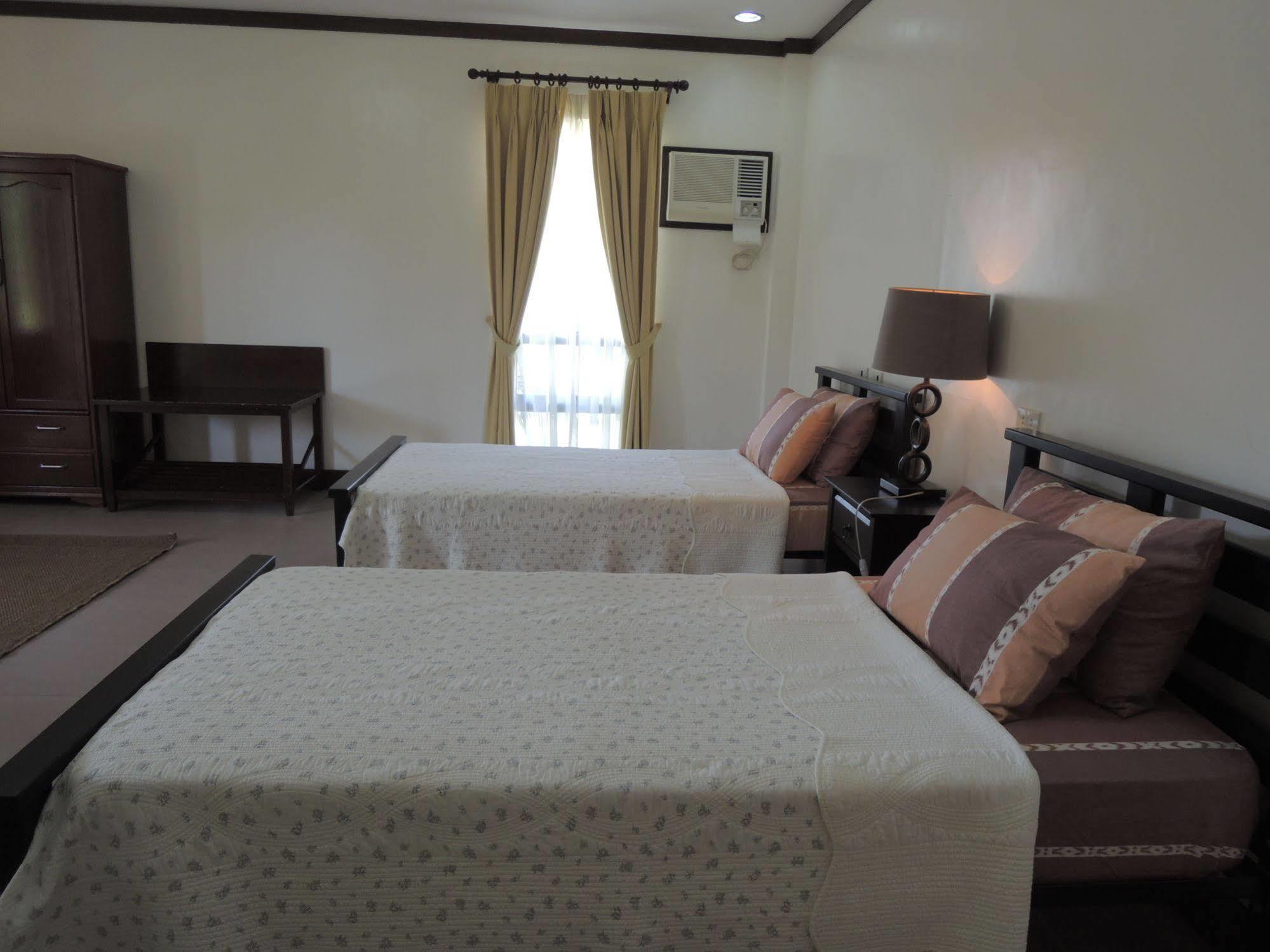 Palms Seaside Inn And Resort Medellin Екстериор снимка