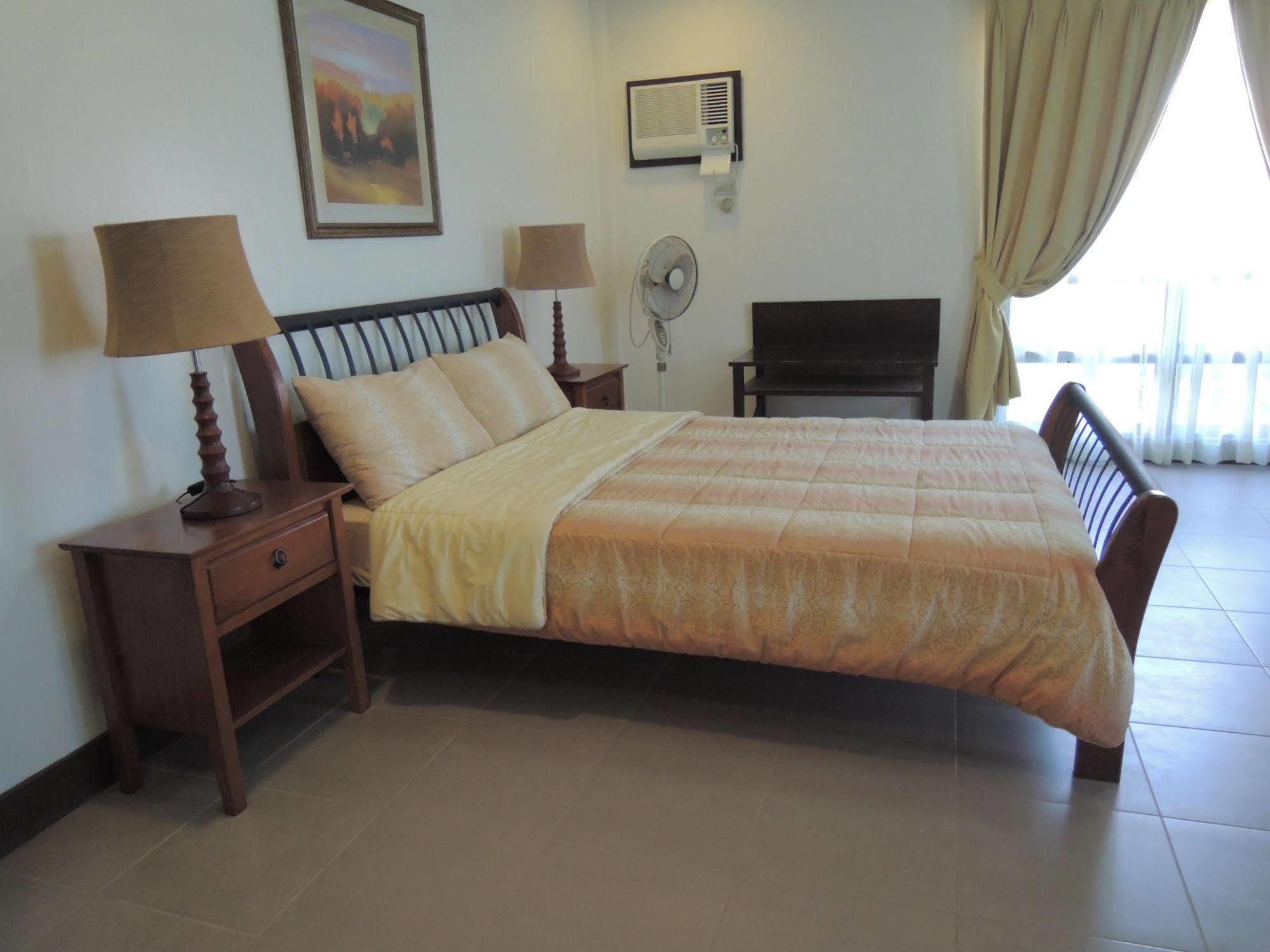 Palms Seaside Inn And Resort Medellin Екстериор снимка